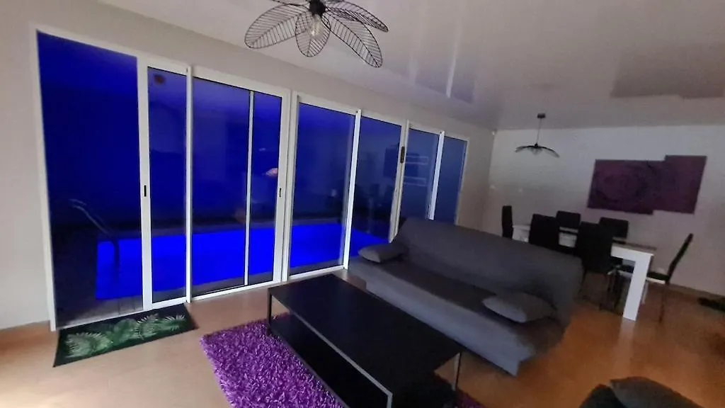 Gite Avec Piscine Interieure Villa Plesidy