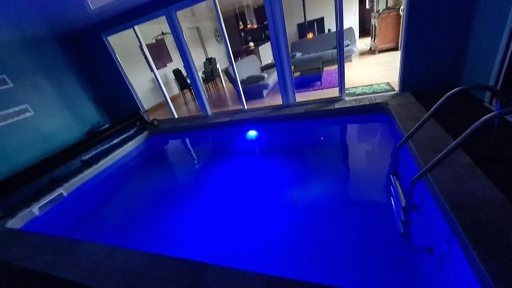 Gite Avec Piscine Interieure Villa Plesidy 0*,  France