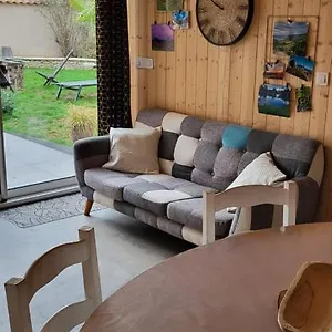 Chalet Zen Avec Son Jacuzzi Et Jardin Pont-du-Château